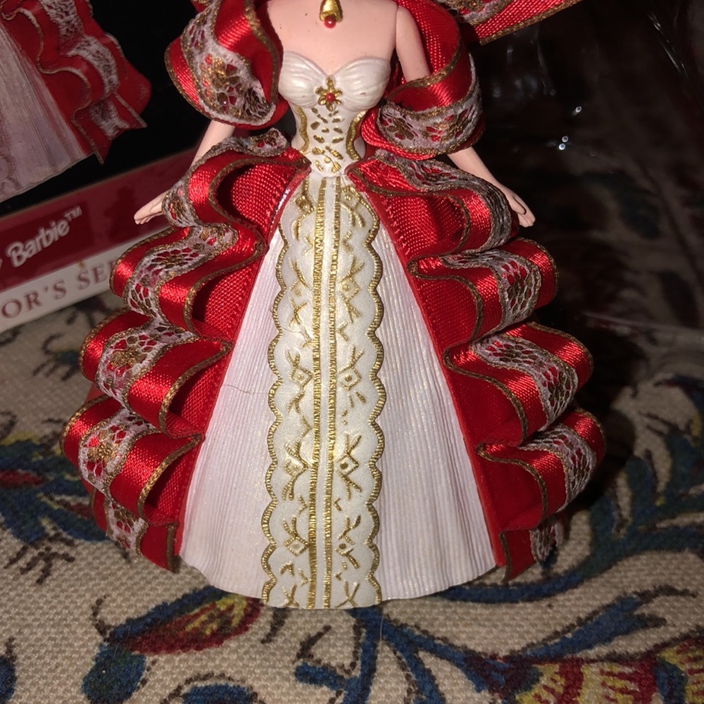 Collectible Hallmark 1997 Holiday BARBIE Fifth in Series of Happy Holiday Dolls - Picture 6 of 15